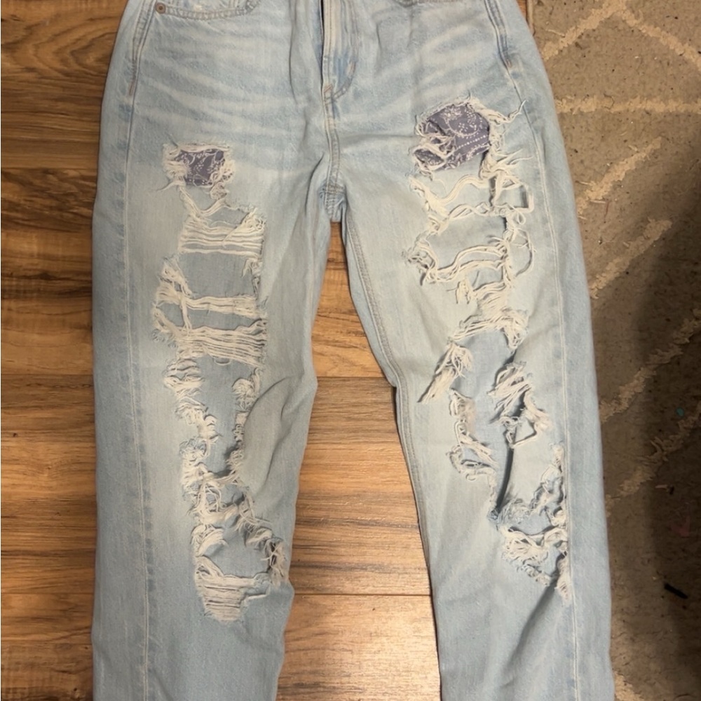 American Eagle Outfitters Light Blue Distressed Boyfriend Jeans